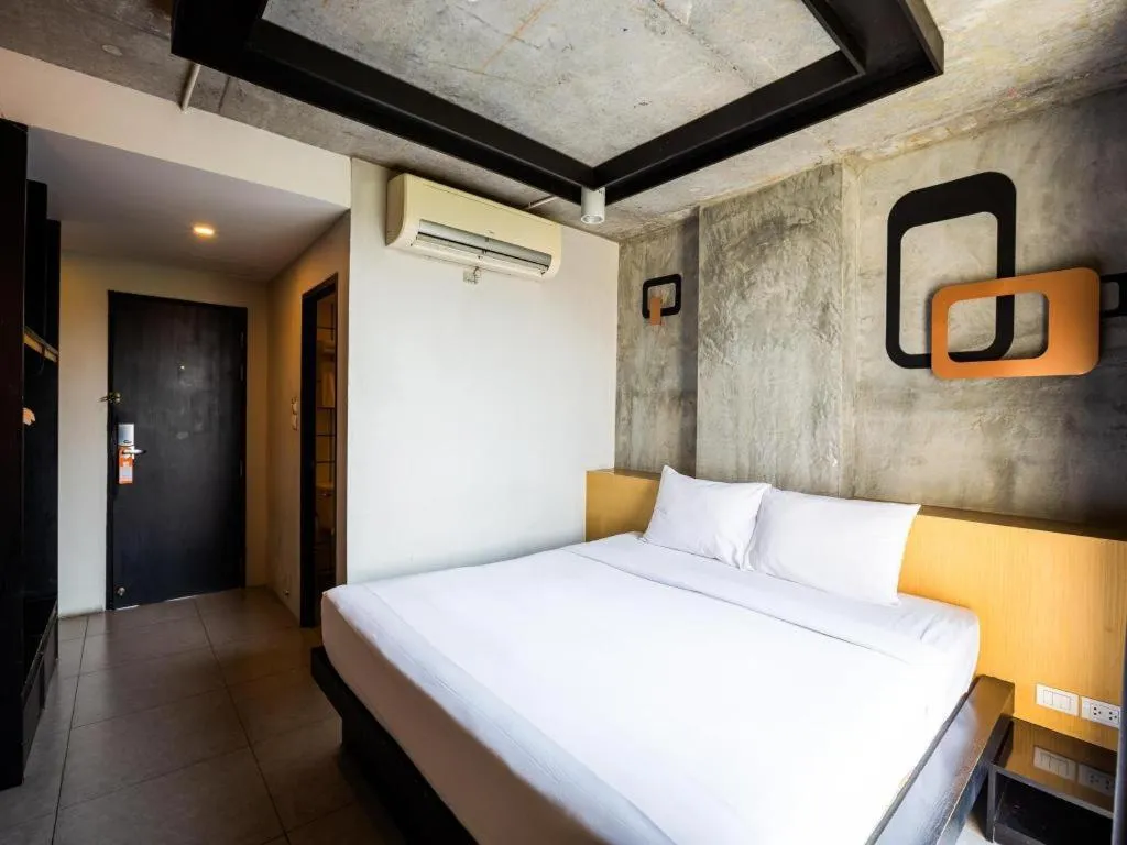 Bed in B2 South Pattaya Premier Hotel
