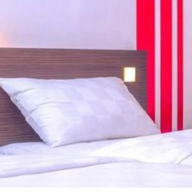 Bed in Redstar Hotel Jakarta