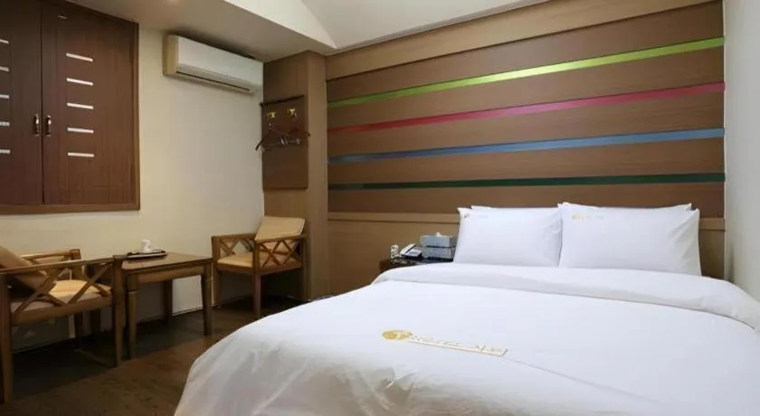 Bed in City Park Hotel