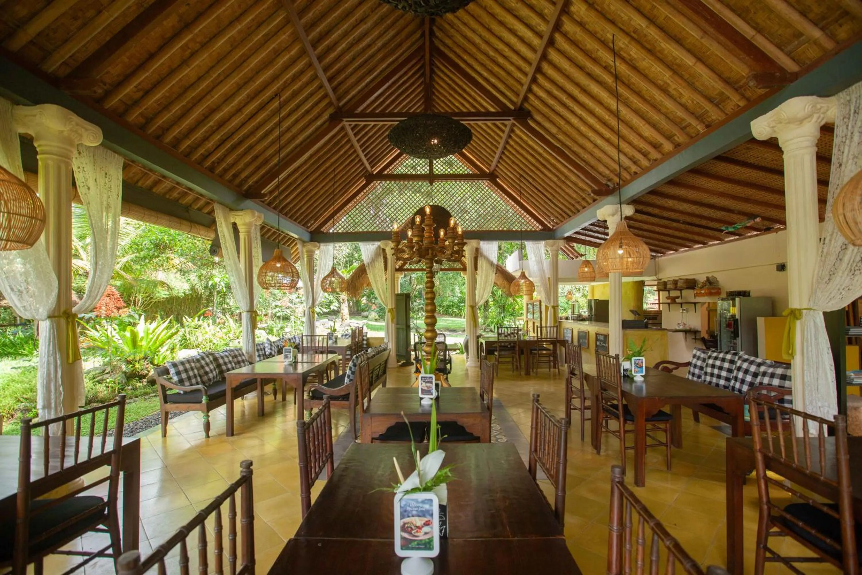 Restaurant/places to eat in Darmada Eco Resort