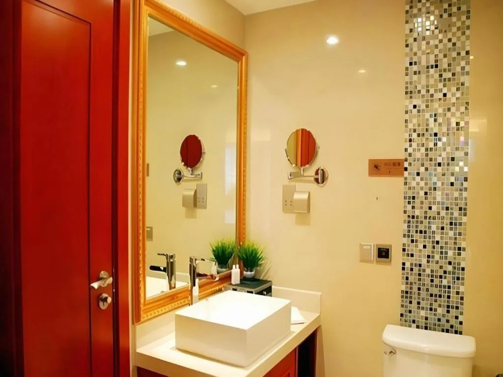 Xian Qujiang Yinzuo Hotel