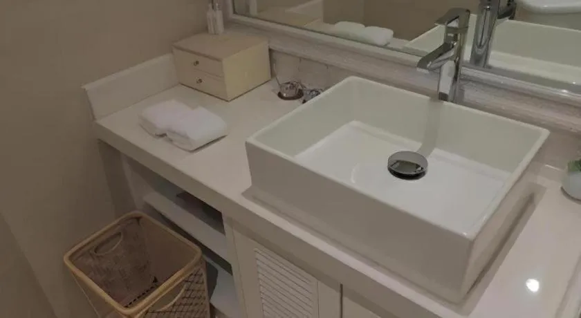 Xian Qujiang Yinzuo Hotel