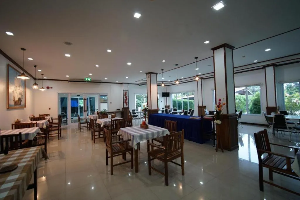 Sea Mountain Khanom Hotel