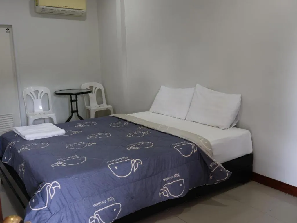 Bed in Suanlamyai Resort