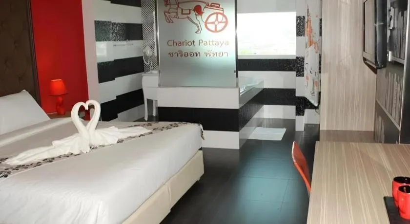 Bed in Chariot Pattaya Hotel