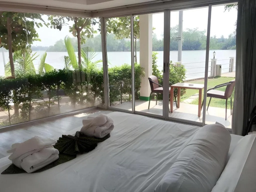 Bed in Nopparat Garden Hotel