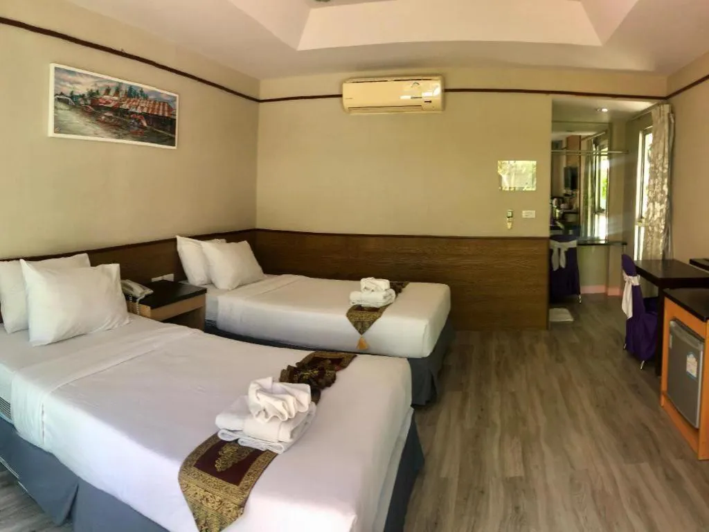 Bed in Nopparat Garden Hotel