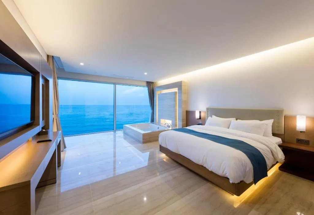 Bed in Sun Cruise Resort and Yacht