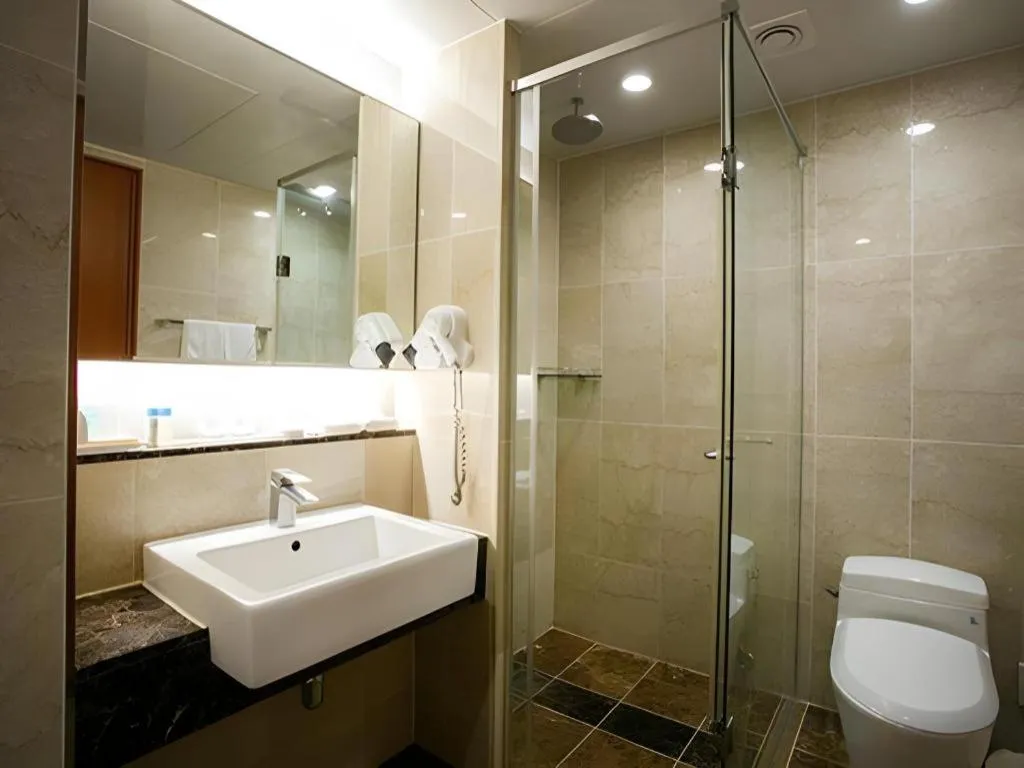 Sun Cruise Resort and Yacht