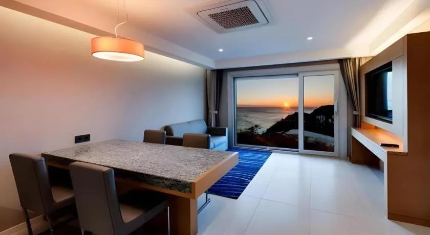 Sun Cruise Resort and Yacht