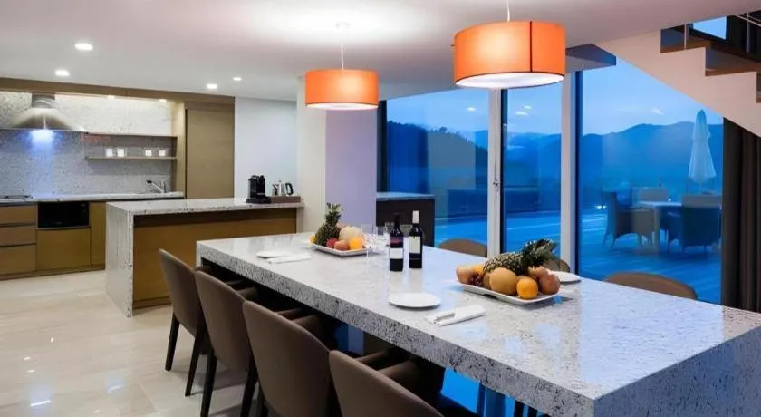 Sun Cruise Resort and Yacht