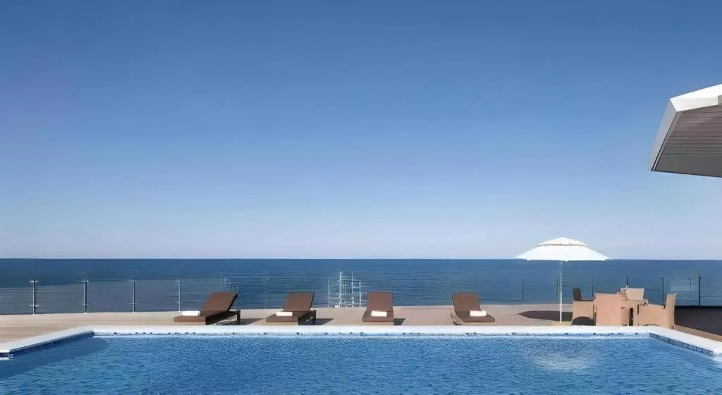 Sun Cruise Resort and Yacht