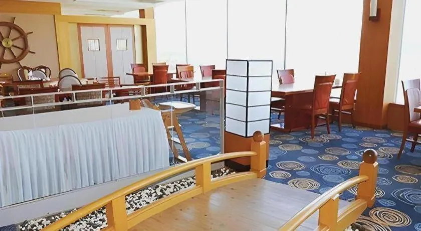 Sun Cruise Resort and Yacht