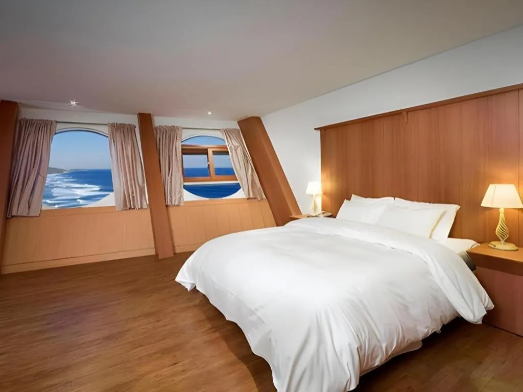 Bed in Sun Cruise Resort and Yacht