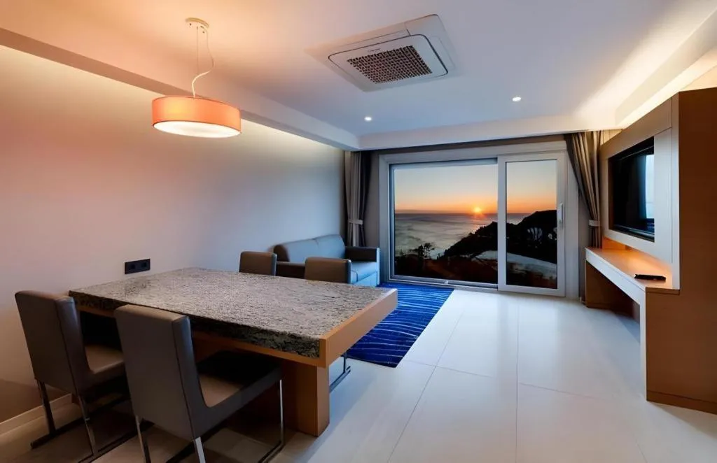 Sun Cruise Resort and Yacht