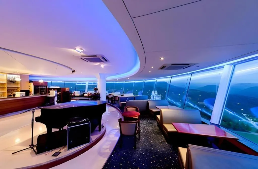 Sun Cruise Resort and Yacht