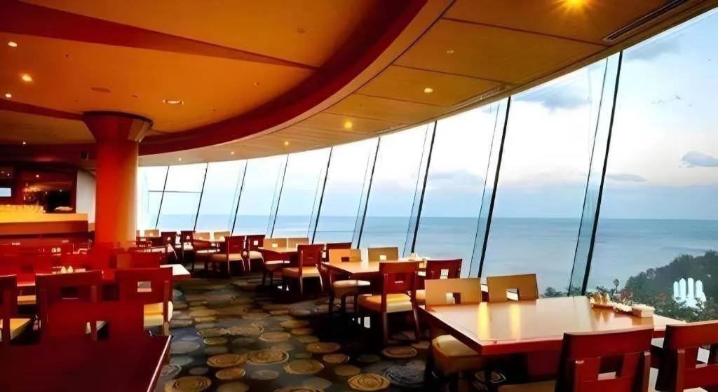 Sun Cruise Resort and Yacht