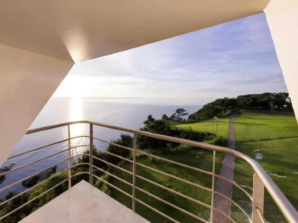 Sun Cruise Resort and Yacht