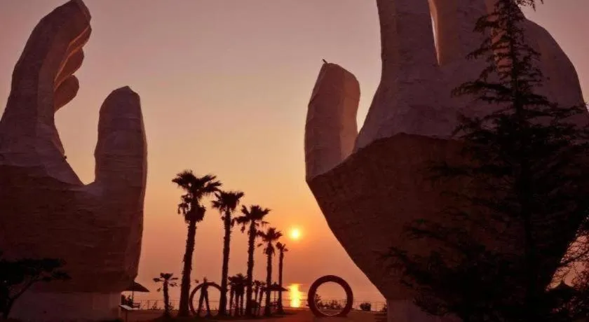 Sun Cruise Resort and Yacht