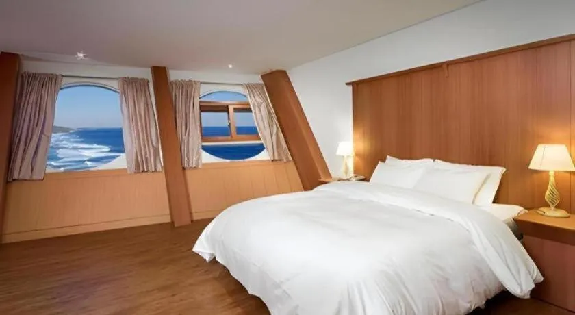 Bed in Sun Cruise Resort and Yacht