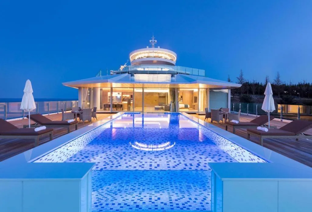 Sun Cruise Resort and Yacht