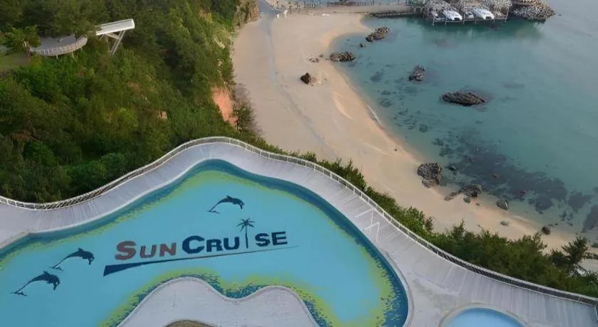 Sun Cruise Resort and Yacht