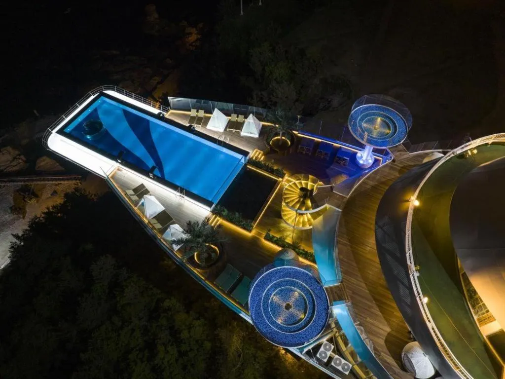 Sun Cruise Resort and Yacht