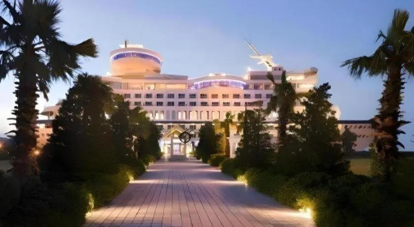 Sun Cruise Resort and Yacht