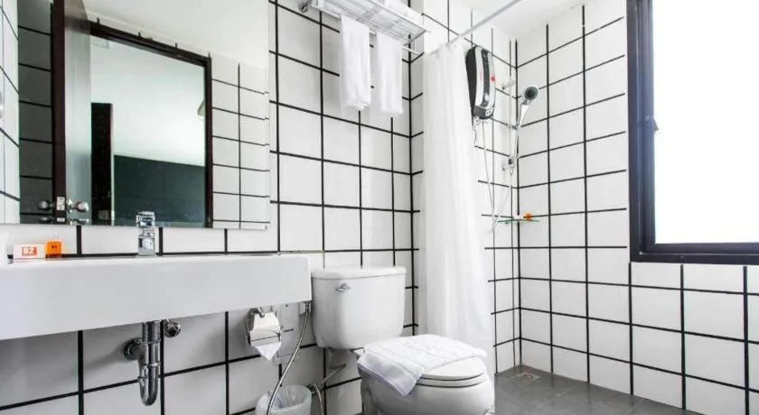 B2 Phuket Boutique & Budget Hotel