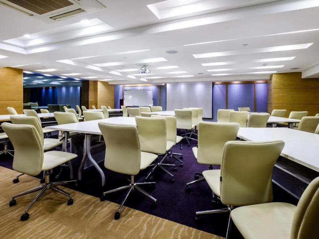 JI Hotel Shanghai Yan'an Road