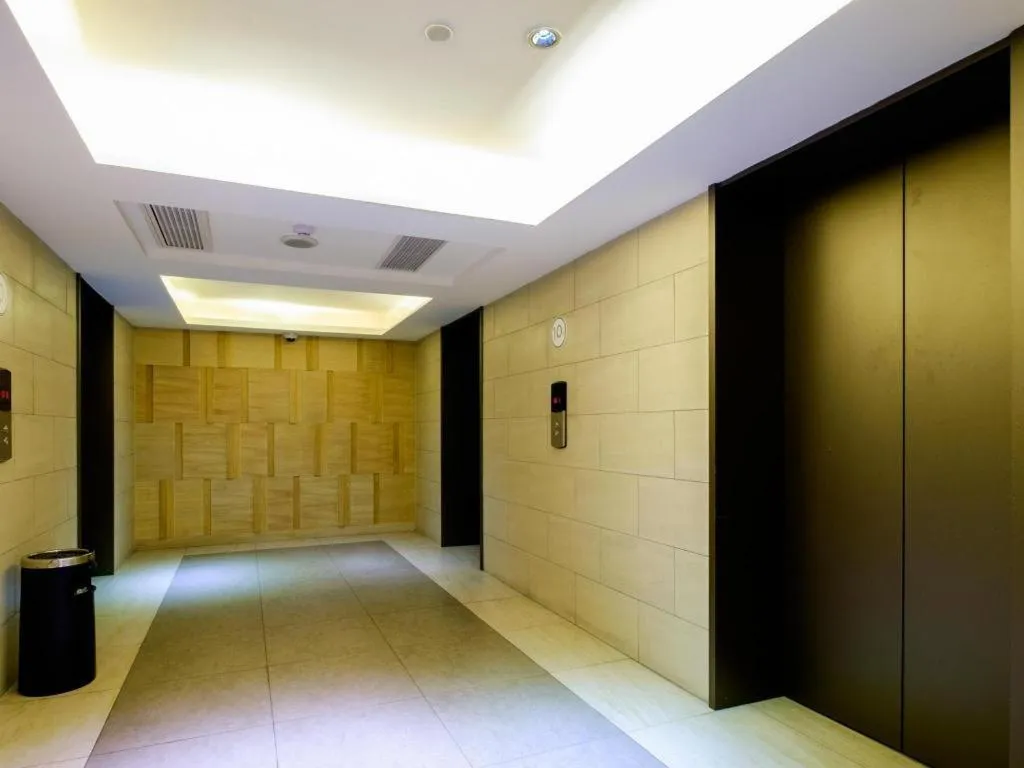 JI Hotel Shanghai Yan'an Road