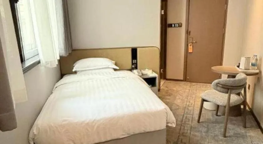 Bed in Nanning Yongjiang Hotel