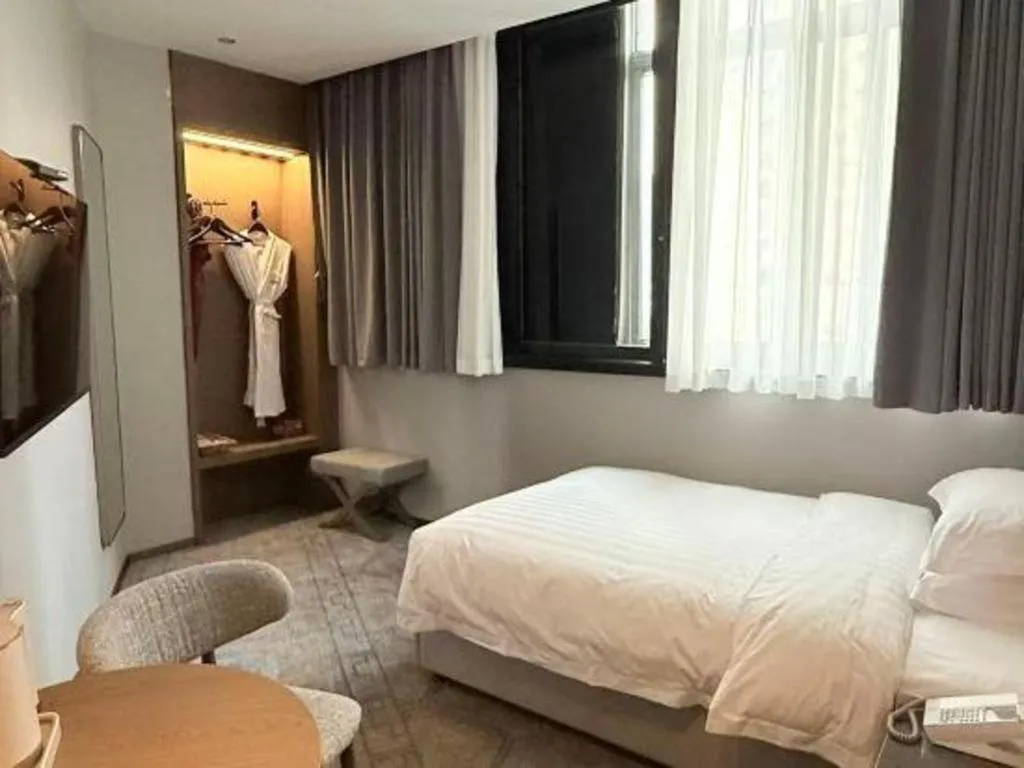 Bed in Nanning Yongjiang Hotel