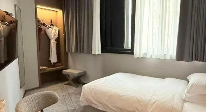 Bed in Nanning Yongjiang Hotel