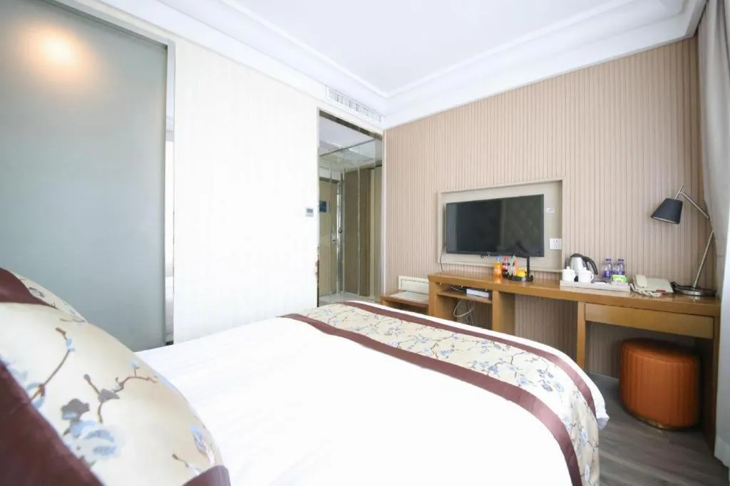 Bed in Nanjing Grand Da Qiao Hotel