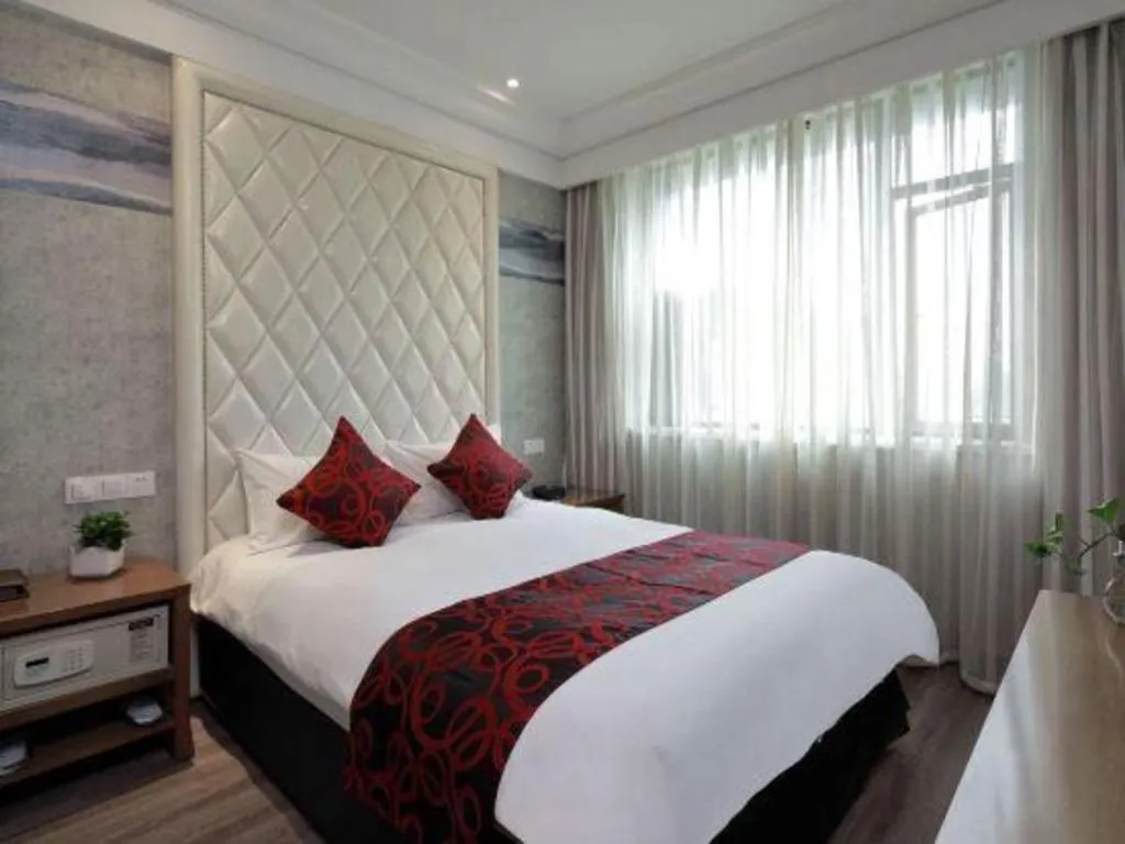 Bed in Nanjing Grand Da Qiao Hotel