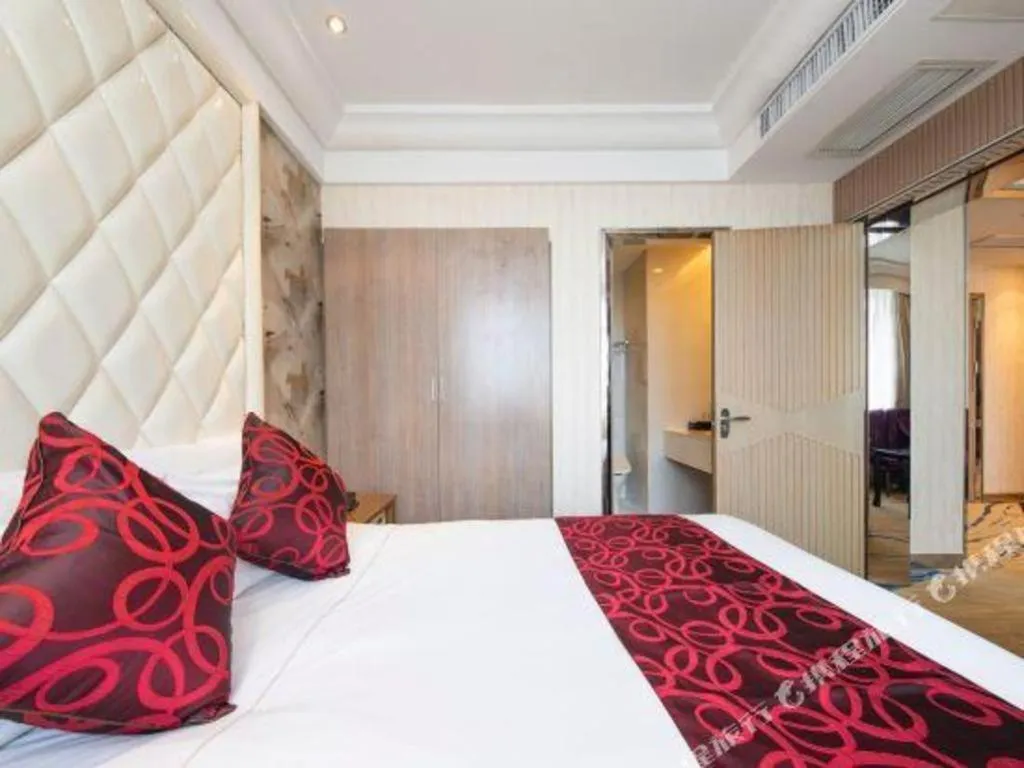 Bed in Nanjing Grand Da Qiao Hotel