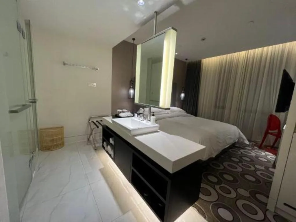 Bed in Jinjiang Metropolo Hotel Classiq Shanghai Off Bund