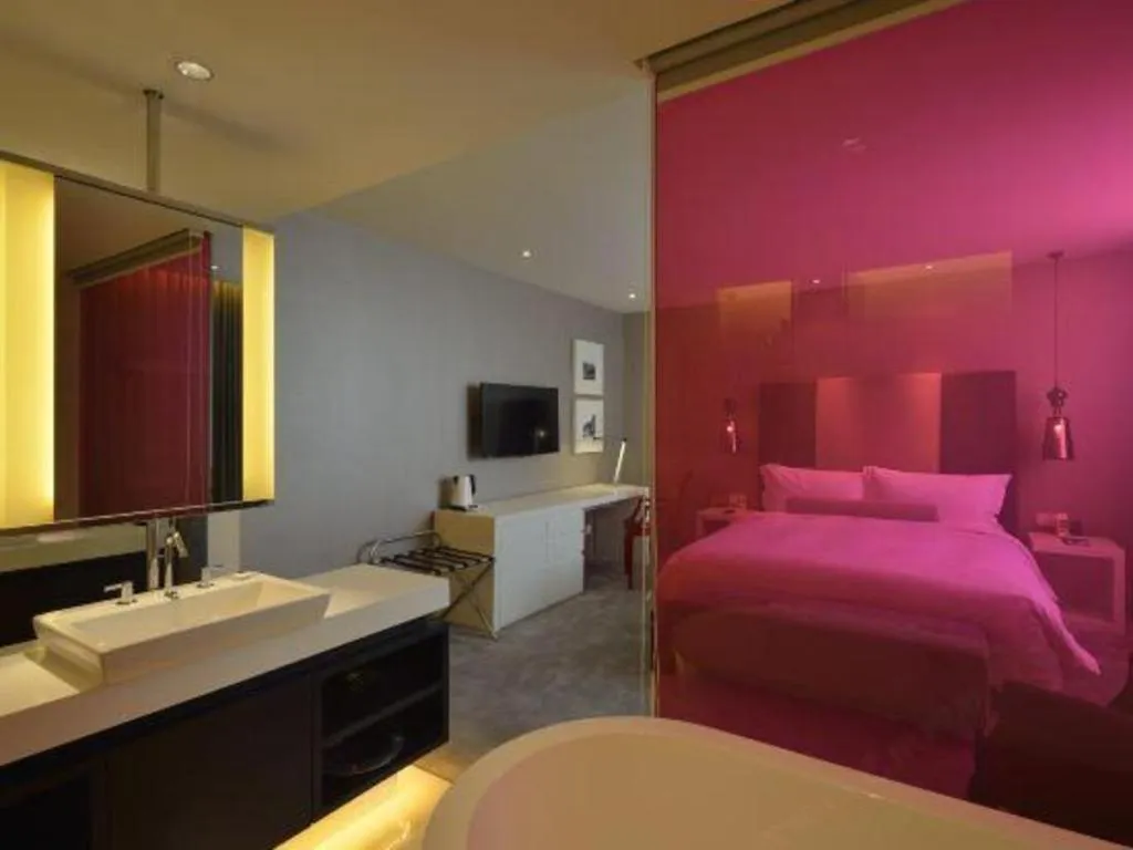 Bed in Jinjiang Metropolo Hotel Classiq Shanghai Off Bund