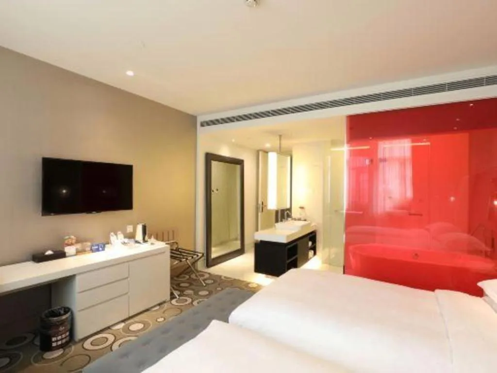Bed in Jinjiang Metropolo Hotel Classiq Shanghai Off Bund