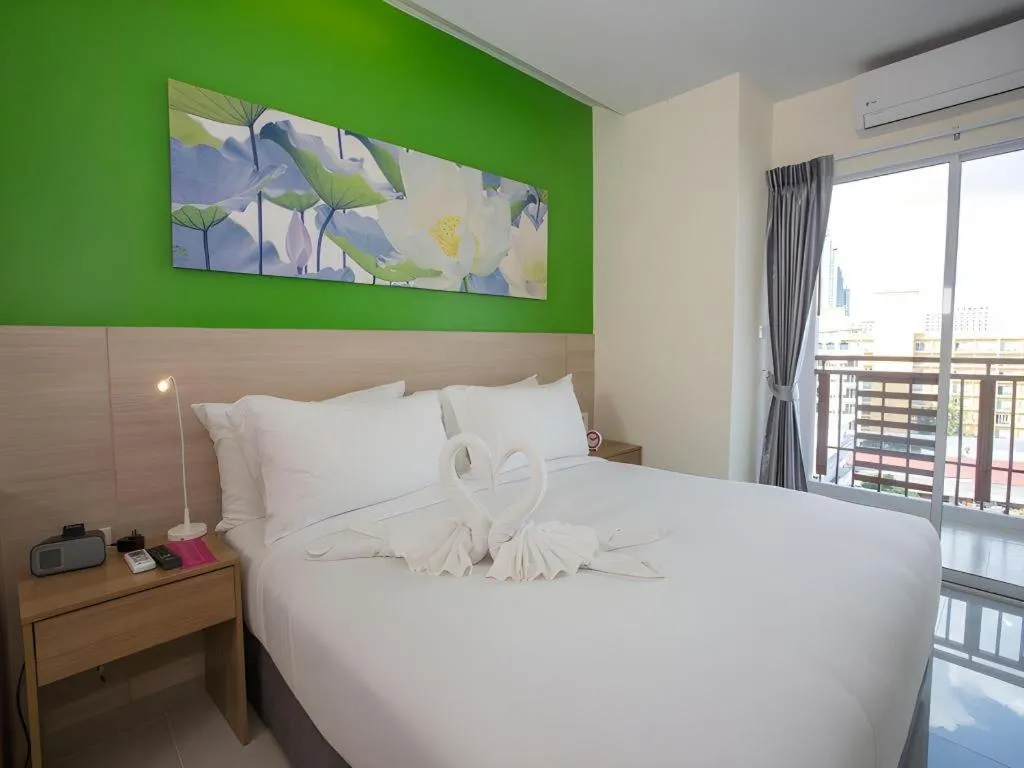 Bed in R-Con Hotel @ Siam