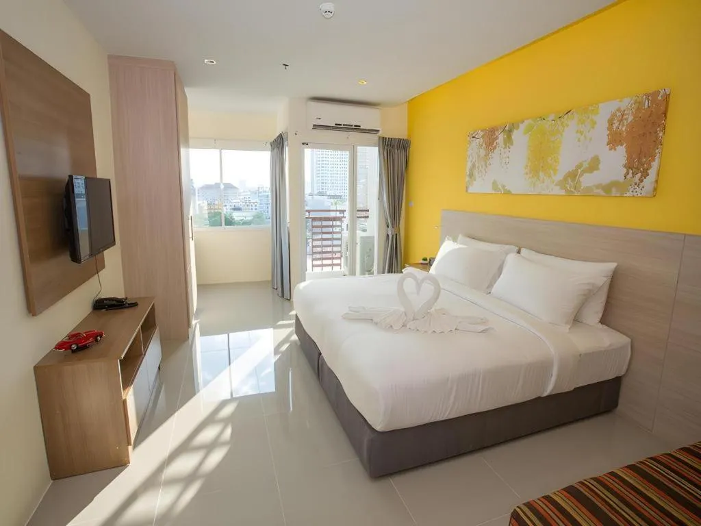 Bed in R-Con Hotel @ Siam