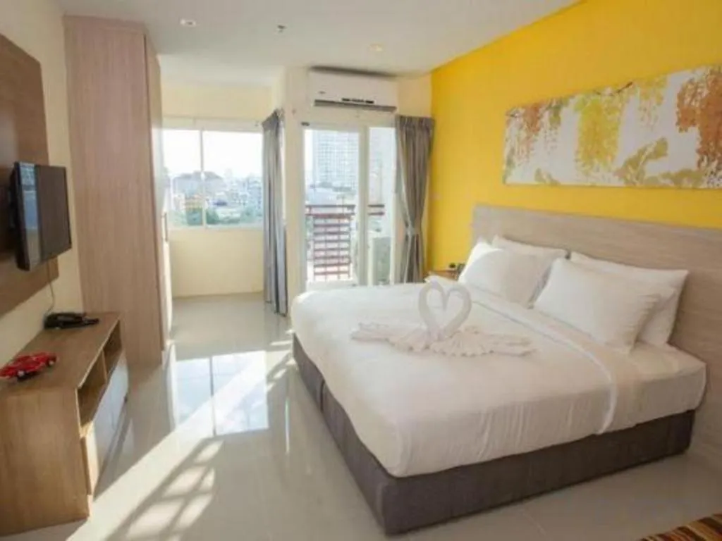 Bed in R-Con Hotel @ Siam