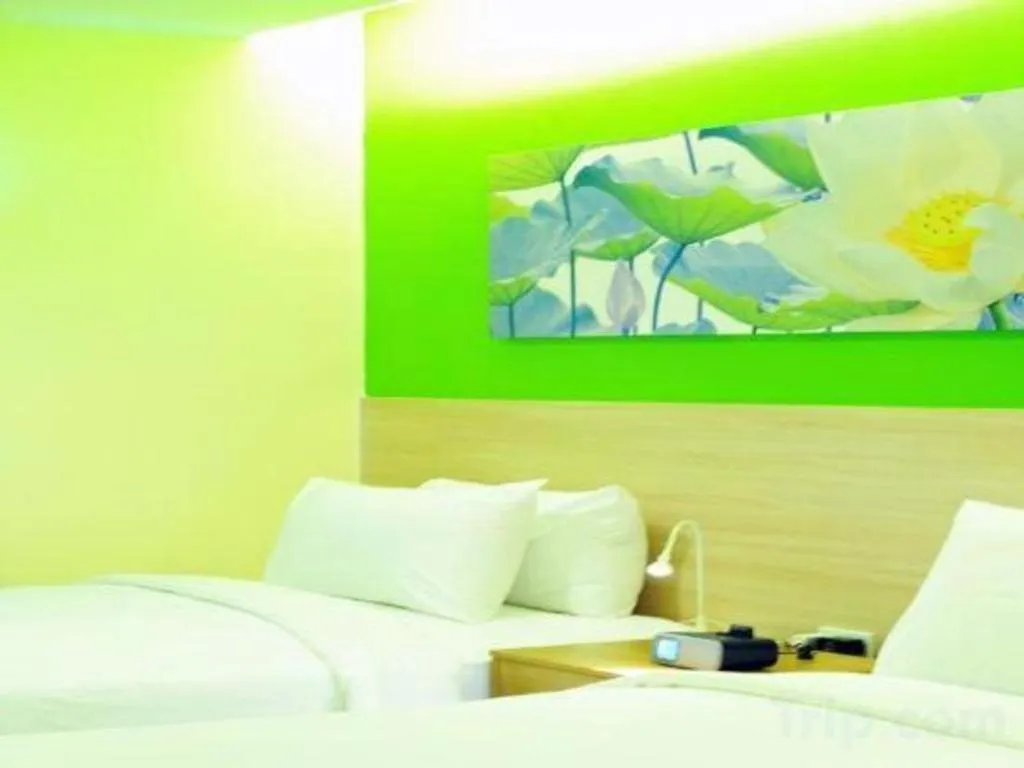 Bed in R-Con Hotel @ Siam