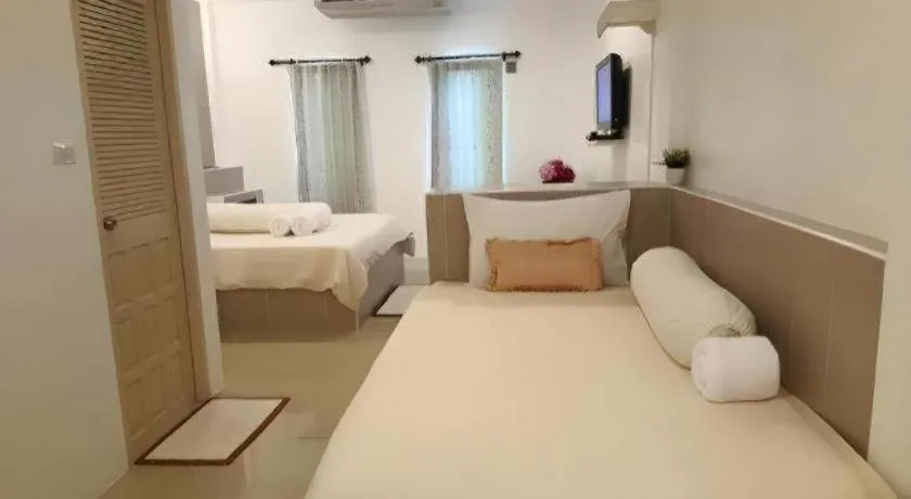 Bed in Saraburi Garden Resort