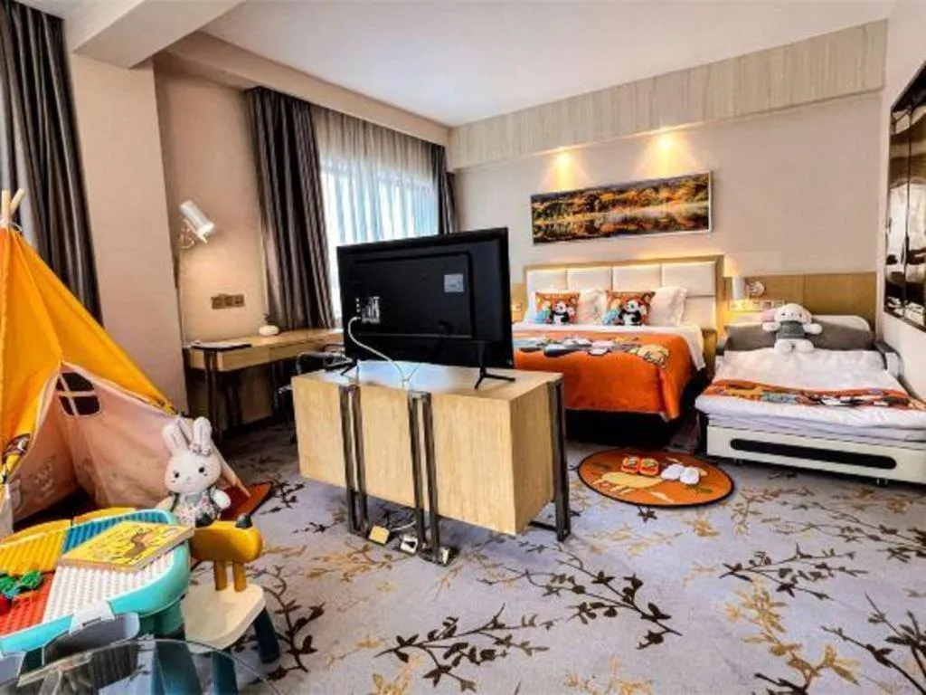 Bed in Kunming Jinjiang Hotel