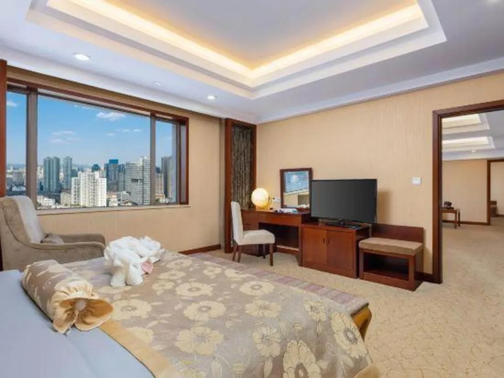 Bed in Kunming Jinjiang Hotel