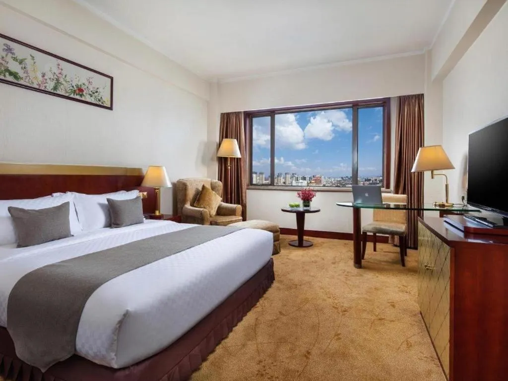 Bed in Kunming Jinjiang Hotel