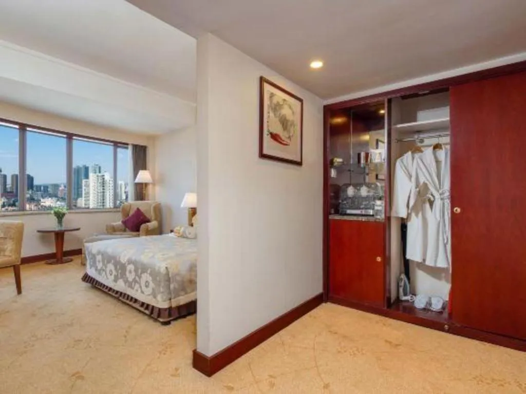 Bed in Kunming Jinjiang Hotel