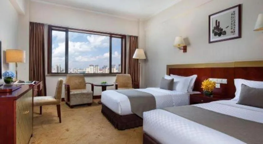 Bed in Kunming Jinjiang Hotel